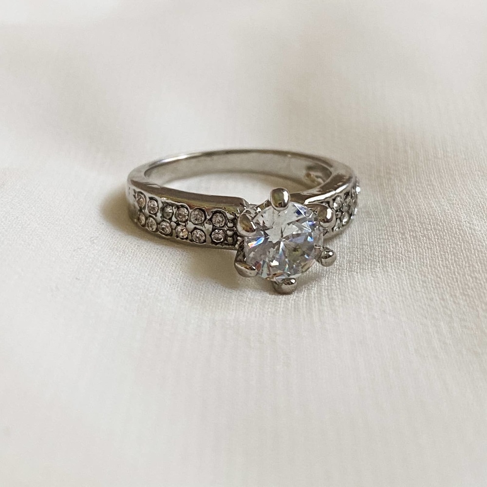 Vtg Silver Paved Solitaire Diamond Ring - image 5